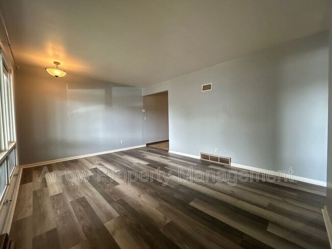 915 Lincoln Ave in Hebron, NE - Building Photo - Building Photo