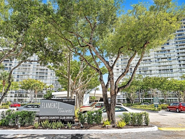 3701 N Country Club Dr in Aventura, FL - Foto de edificio - Building Photo