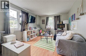 324 Maple Ave in Kitchener, ON - Building Photo - Building Photo