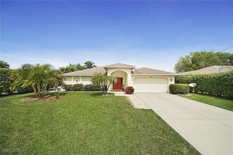 303 Aviation Pkwy in Cape Coral, FL - Foto de edificio - Building Photo