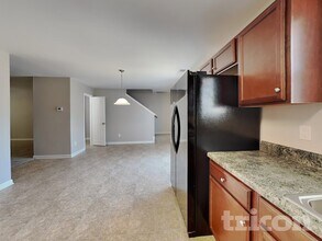 4976 Mt Hope Dr in Winston-Salem, NC - Foto de edificio - Building Photo