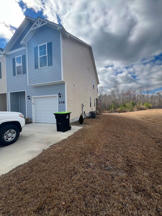 208 Shallowbag Bay Ln in Jacksonville, NC - Building Photo - Building Photo