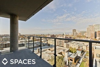 450 W Belmont Ave in Chicago, IL - Building Photo - Building Photo