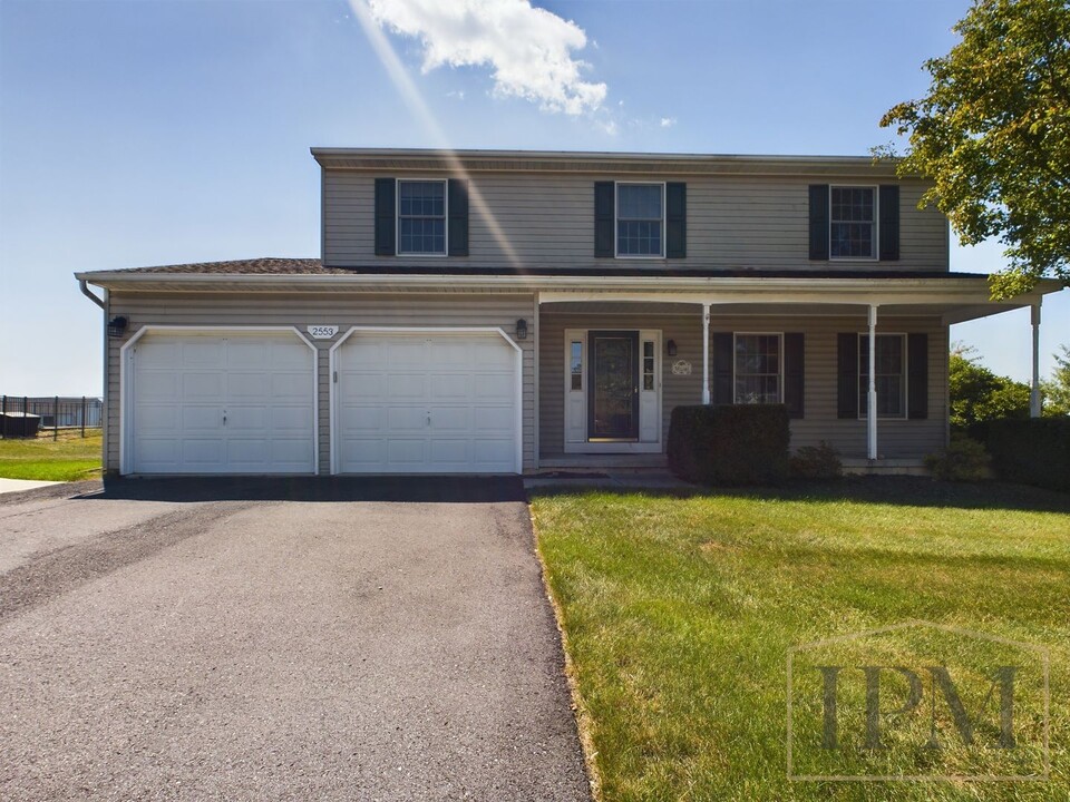 2553 Tiffany Ln in Harrisburg, PA - Building Photo