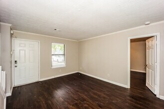 8272 Canyon Forge Dr in Riverdale, GA - Foto de edificio - Building Photo
