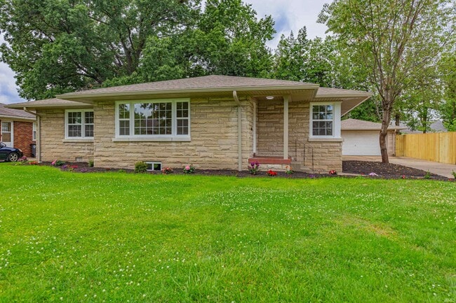 property at 101 S Lincoln Park Dr