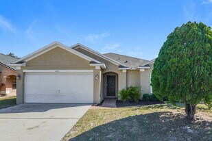 2100 Mallard Creek Cir in Kissimmee, FL - Building Photo