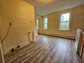 31 Shaw St, Unit 31A Shaw St. in Sanford, ME - Building Photo - Building Photo
