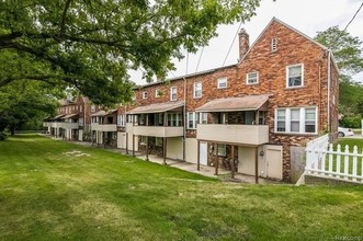 Maynard Court Apartments in Pontiac, MI - Building Photo - Building Photo