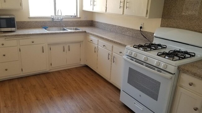 12072 Lamanda St, Unit 4 in Los Angeles, CA - Foto de edificio - Building Photo