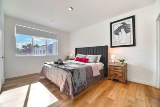 171 NW 158th St in Miami, FL - Foto de edificio - Building Photo