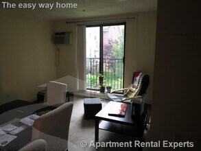 373 Highland Ave, Unit #211 in Somerville, MA - Foto de edificio - Building Photo