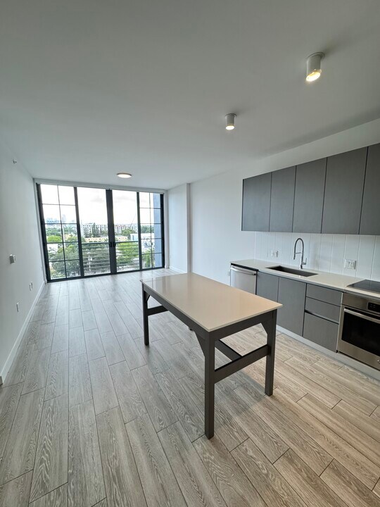 111 NW 27th St, Unit A1 in Miami, FL - Building Photo