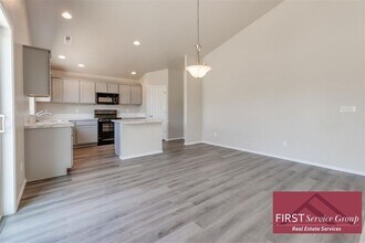 727 N Ash Pine Way in Meridian, ID - Foto de edificio - Building Photo