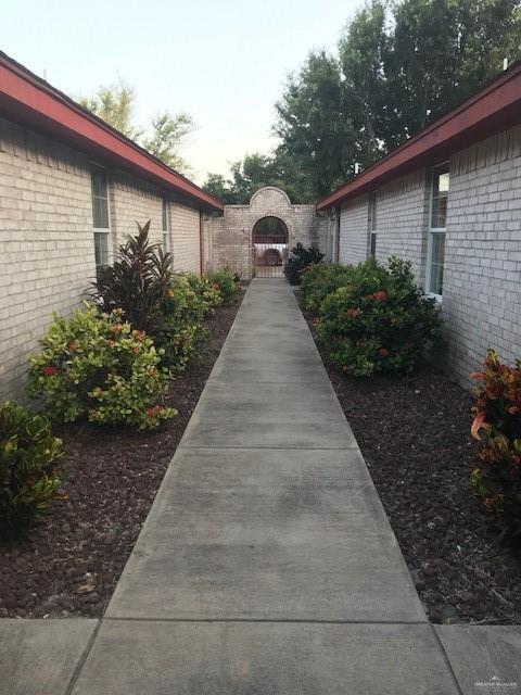 2219 W Candlelight Ln-Unit -4 in Edinburg, TX - Foto de edificio