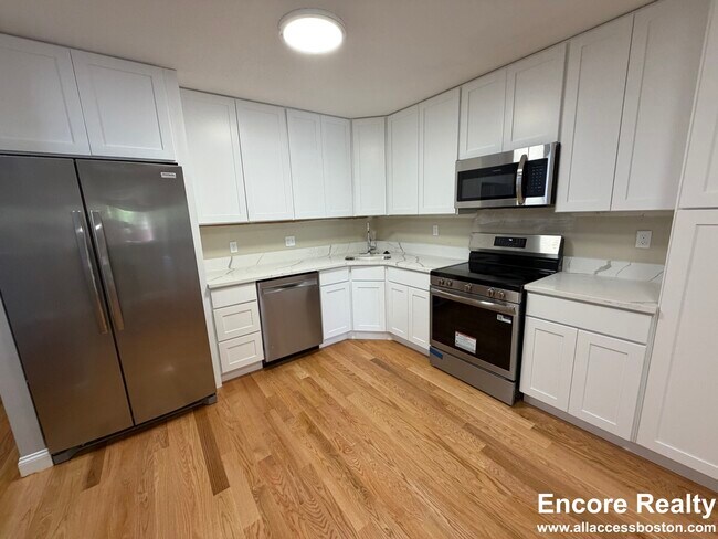 1850 Beacon St, Unit 304 in Brookline, MA - Building Photo - Building Photo