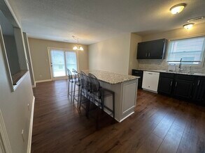 3705 Sierra Madre in Columbia, MO - Foto de edificio - Building Photo