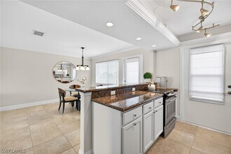 1550 Gulf Shore Blvd N in Naples, FL - Building Photo - Building Photo