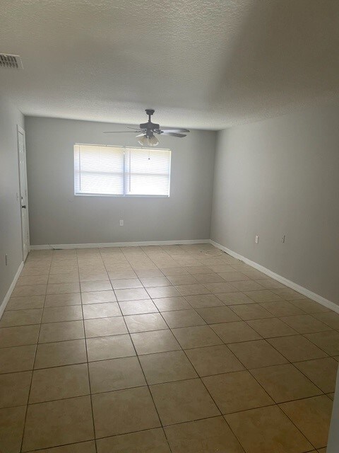 307 Elizabeth St in Brandon, FL - Building Photo - Building Photo