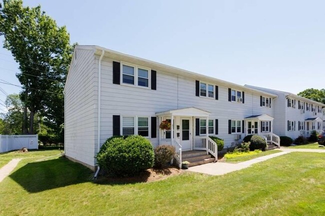 Fox Hill Commons in Vernon Rockville, CT - Foto de edificio - Building Photo