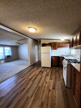 2500 Mann Rd in Village of Clarkston, MI - Foto de edificio - Building Photo