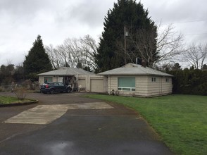 Ellis Court Apartments in Salem, OR - Building Photo - Building Photo