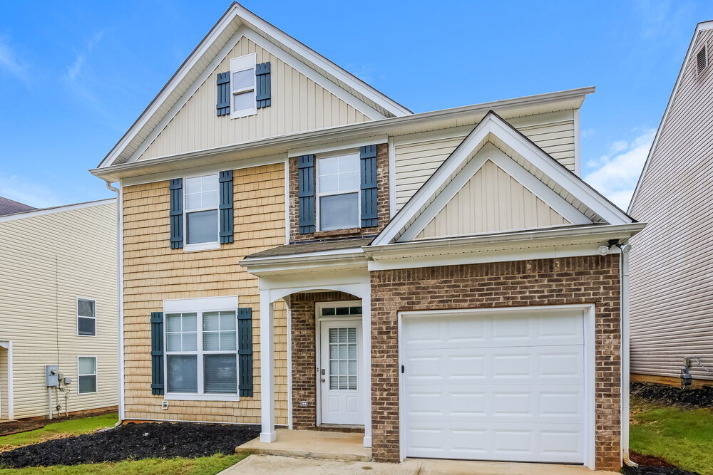 422 Marsh Lake Rd SE in Lawrenceville, GA - Building Photo