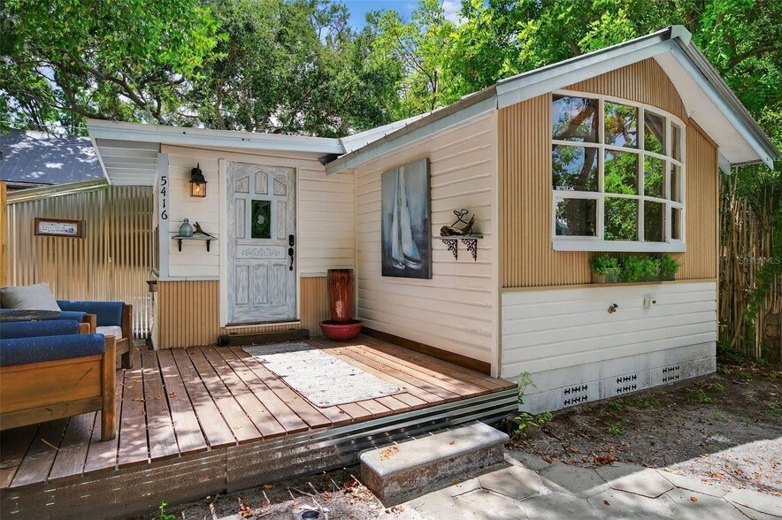 5416 Delette Ave S in Gulfport, FL - Foto de edificio