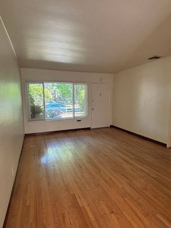 5281 E El Prado Ave in Long Beach, CA - Building Photo - Building Photo