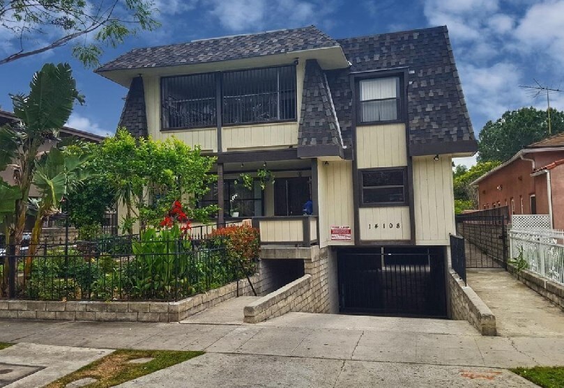14108 Sylvan St in Los Angeles, CA - Building Photo