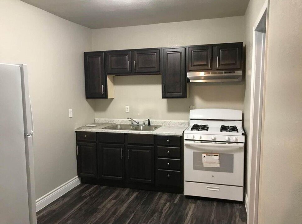 1022 N Main St in Baytown, TX - Foto de edificio