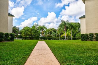 101 N Grandview St-Unit -301 in Mount Dora, FL - Foto de edificio - Building Photo