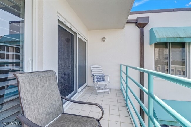 205 Park Shore Dr