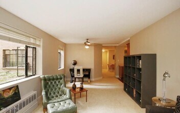 505 Cherry St SE, Unit 103 in Grand Rapids, MI - Foto de edificio - Building Photo