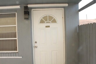 5841 Tyler St in Hollywood, FL - Building Photo - Building Photo