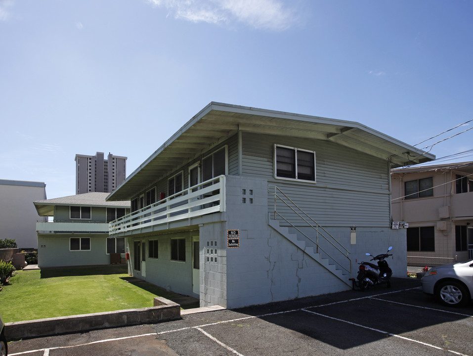 2115 Algaroba St in Honolulu, HI - Building Photo