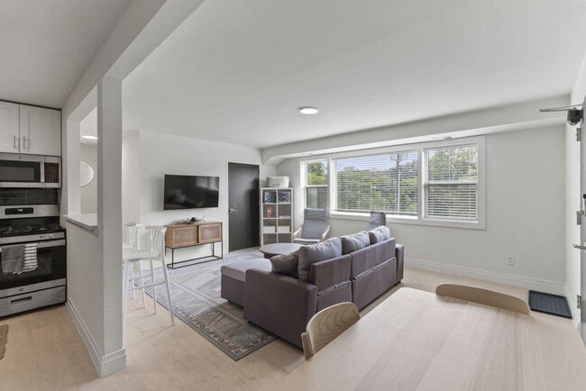 100 W Taylor Run Pkwy