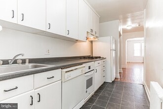 1616 17th Pl SE-Unit -2 in Washington, DC - Building Photo - Building Photo