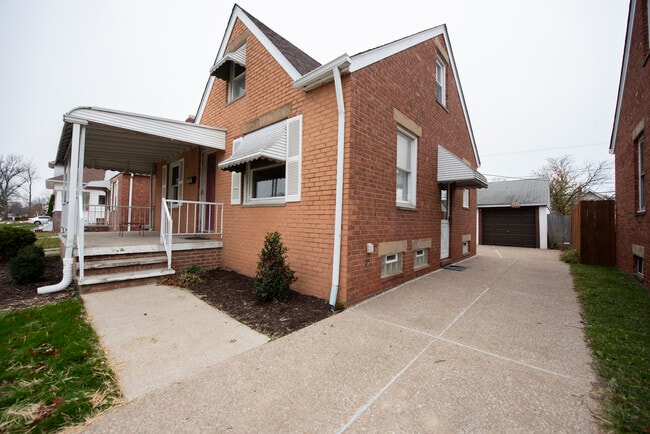 4530 Wood Ave in Parma, OH - Building Photo - Building Photo