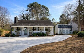 6430 Crystal Cove Trail in Gainesville, GA - Building Photo