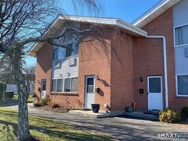 208 Flax Hill Rd in Norwalk, CT - Building Photo