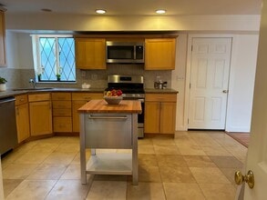 22 Broadlawn Park, Unit #22 in Chestnut Hill, MA - Foto de edificio - Building Photo