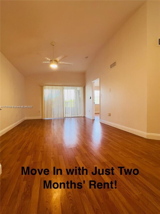 2810 N Oakland Forest Dr in Oakland Park, FL - Building Photo