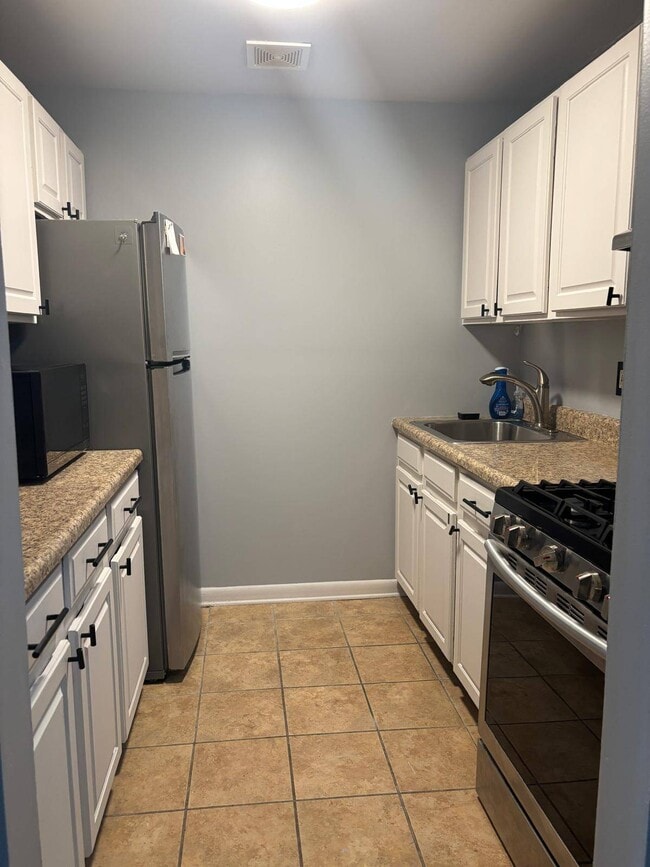 2136 Hughes Ave in Bronx, NY - Building Photo - Building Photo