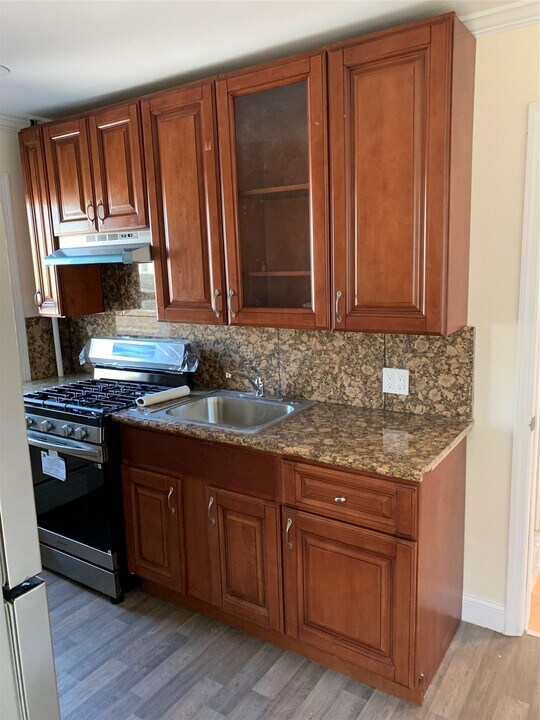 104-18 110th St in Queens, NY - Building Photo