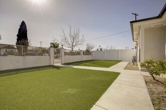 13327 Strathern St in North Hollywood, CA - Building Photo - Building Photo