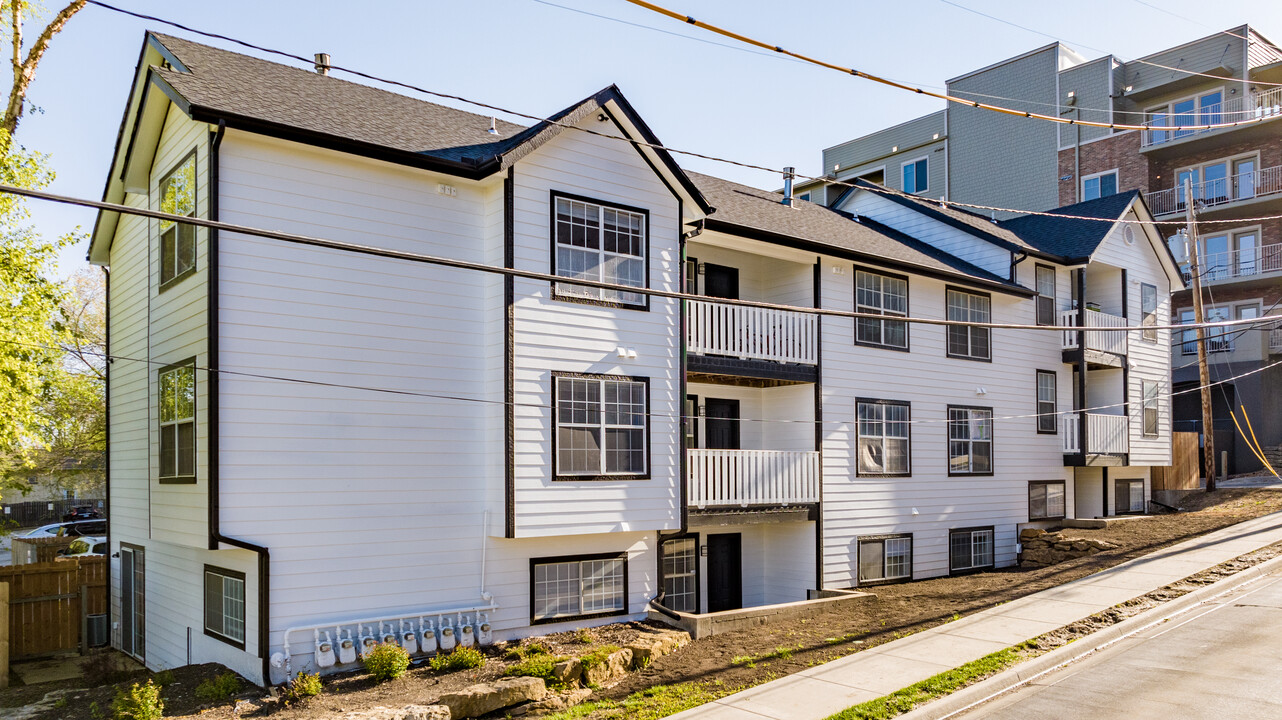 Stadium View Apartments in Lawrence, KS - Building Photo