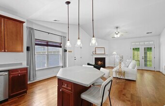 8344 Saint Danasus Dr in Nashville, TN - Foto de edificio - Building Photo