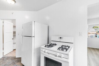 725 Spence St, Unit 725 in Los Angeles, CA - Foto de edificio - Building Photo