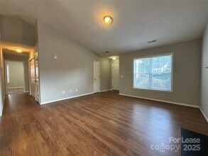 135 Braeburn Dr in Winston-Salem, NC - Building Photo - Building Photo